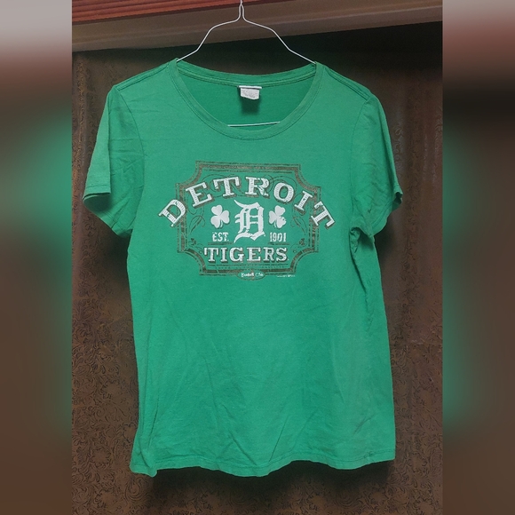 Green Detroit Tigers Shamrock Graphic Tee - Picture 6 of 7